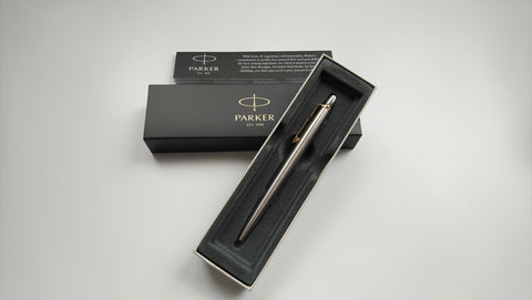 Personalised engraved Parker Jotter Pen [Gold Trim, black ink & gift box]